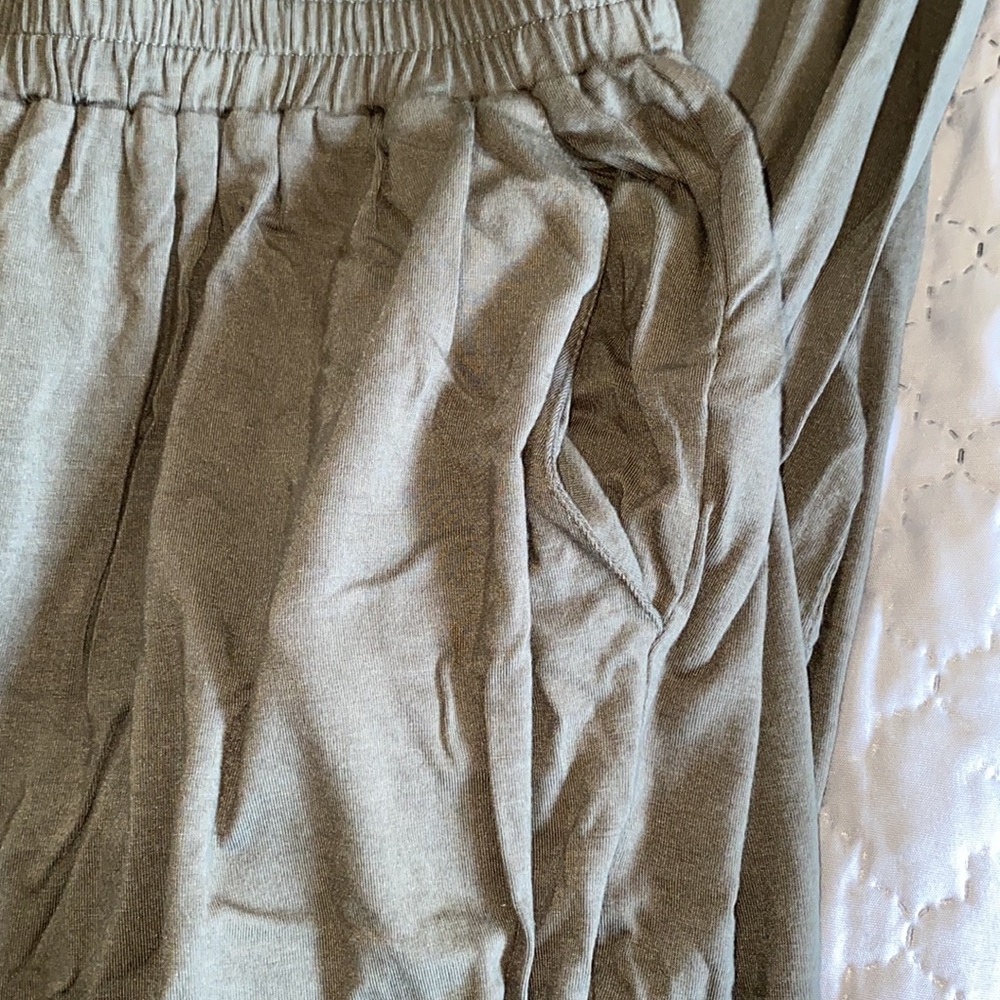 Lounge Set In Green Super Comfy And Soft - image 3